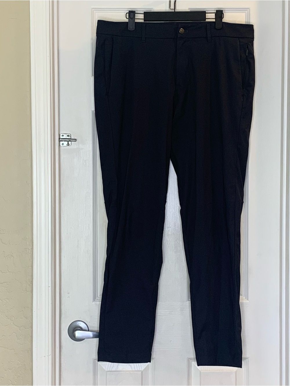Lululemon Commission Pant Slim *Warpstreme 34"
Black Size 36